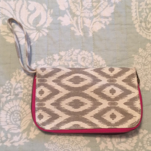 Adorable wristlet - Picture 1 of 2